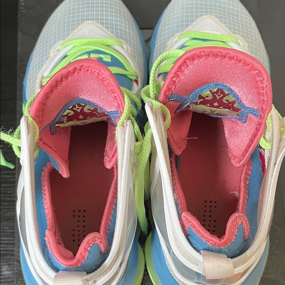 Women’s LeBron 19 ‘Dutch Blue Lime Glow’ size 9